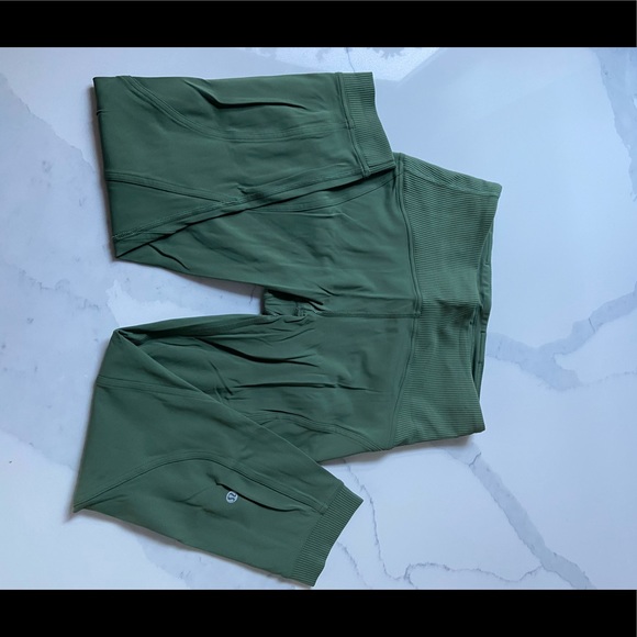 LULULEMON Train free high rise crop 23” - Picture 1 of 8